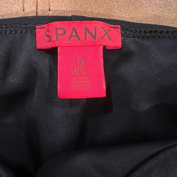SPANX Black Let's Go Slimming Riveting Ruched One Piece Swimsuit Size 10 B/C - Picture 10 of 12